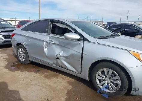 2013 Hyundai Sonata Gls z USA, uszkodzony, nr VIN 5NPEB4AC3DH545828